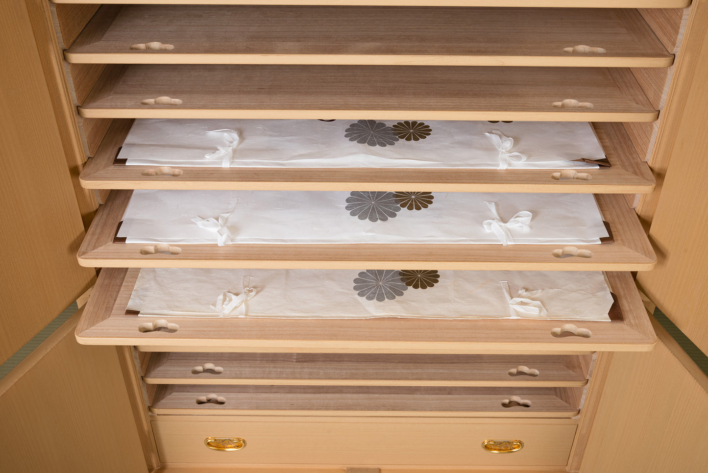 総桐衣裳たんす 上引戸付き上下開 伝統工芸士三本和好作