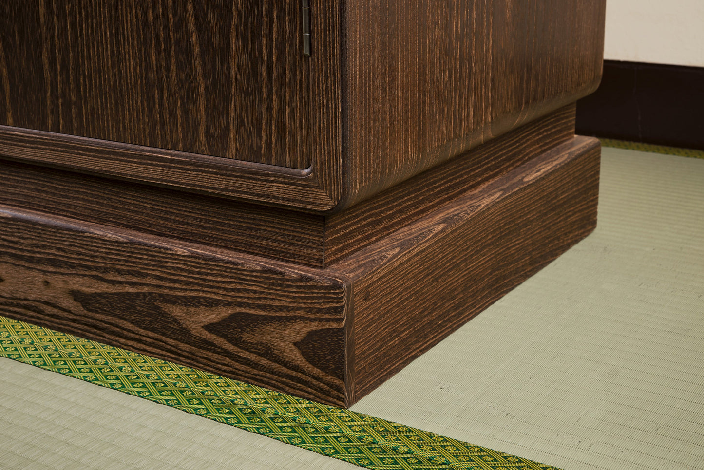 【アウトレット】桐の杢を使用した焼桐仕上げの総桐衣裳たんす