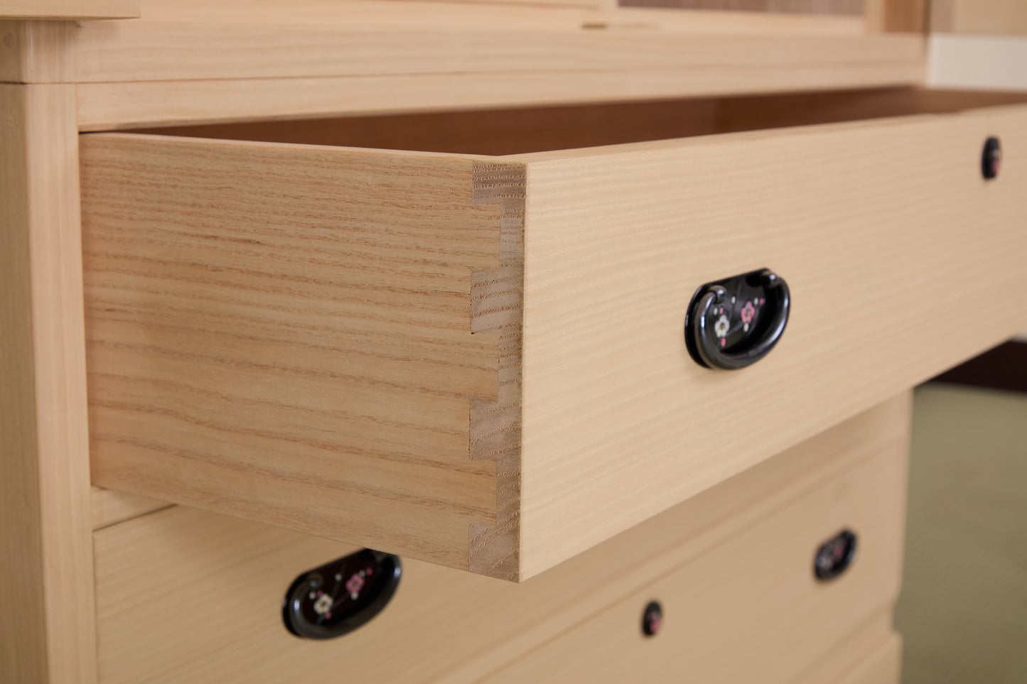 総無垢柾衣裳タンス