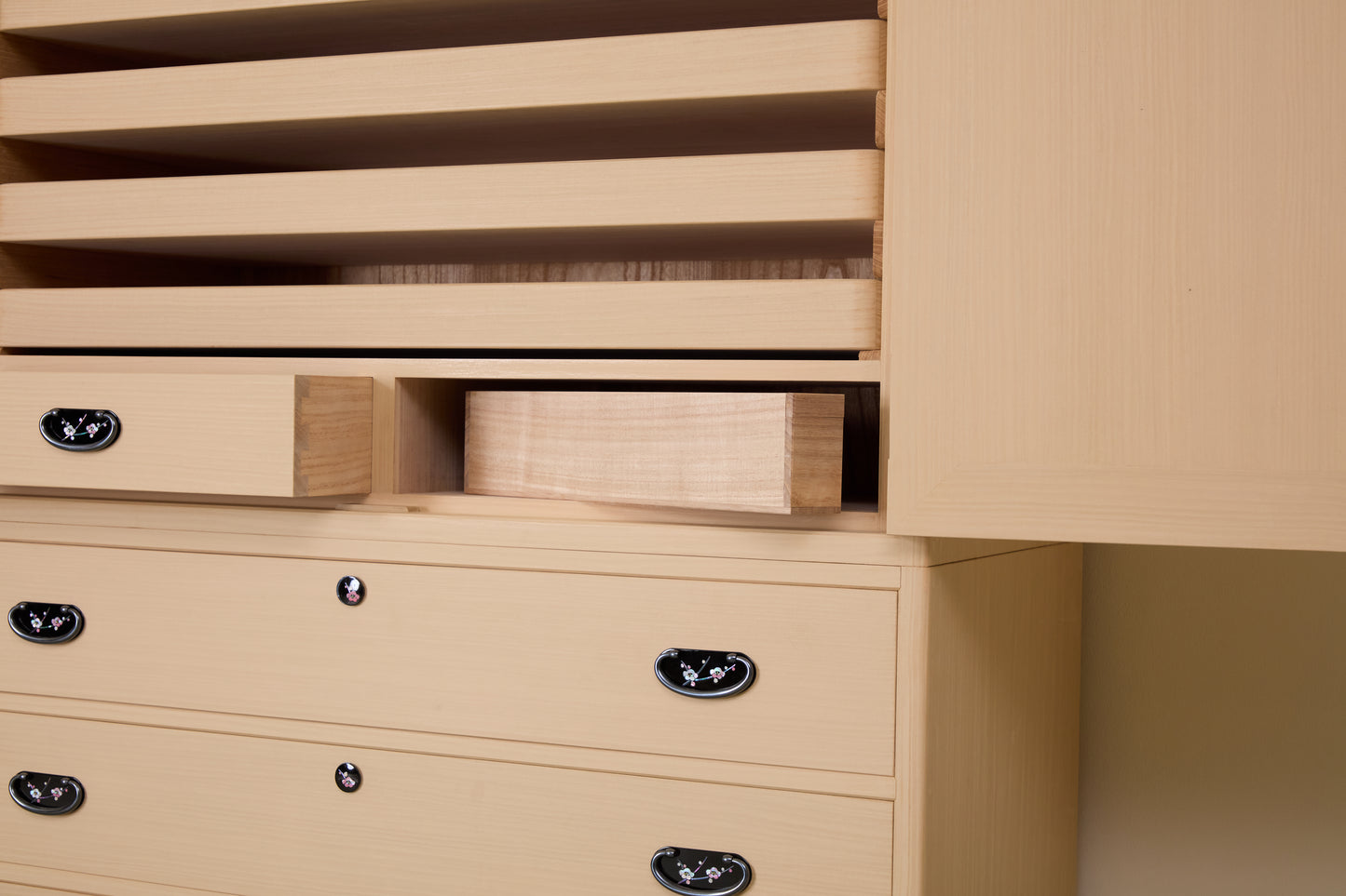 総無垢柾衣裳タンス