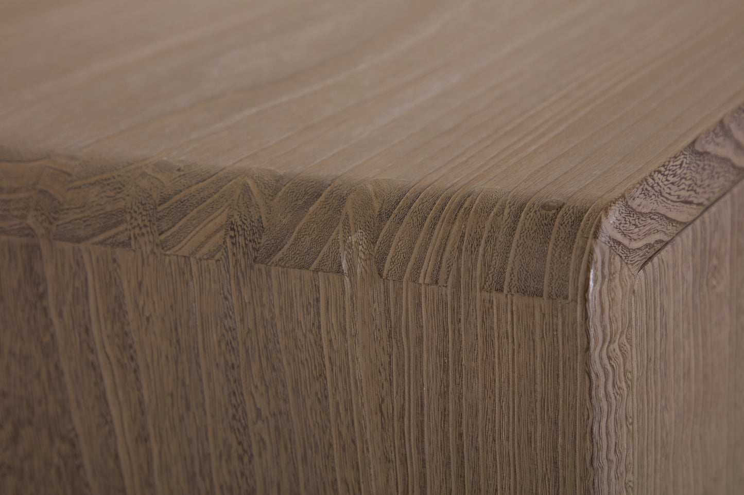 総桐整理たんす - 焼き桐神代仕上げの美と工芸の融合