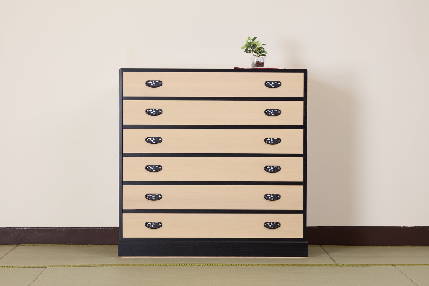 【アウトレット】モダンタイプの総桐チェスト6段