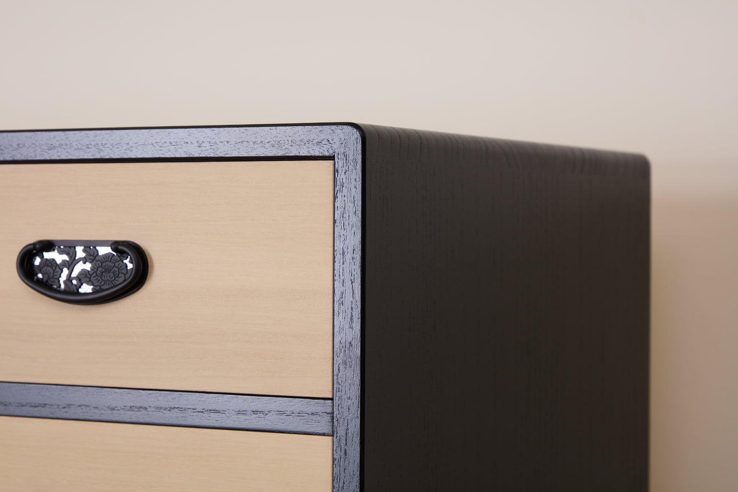 【アウトレット】モダンタイプの総桐チェスト6段