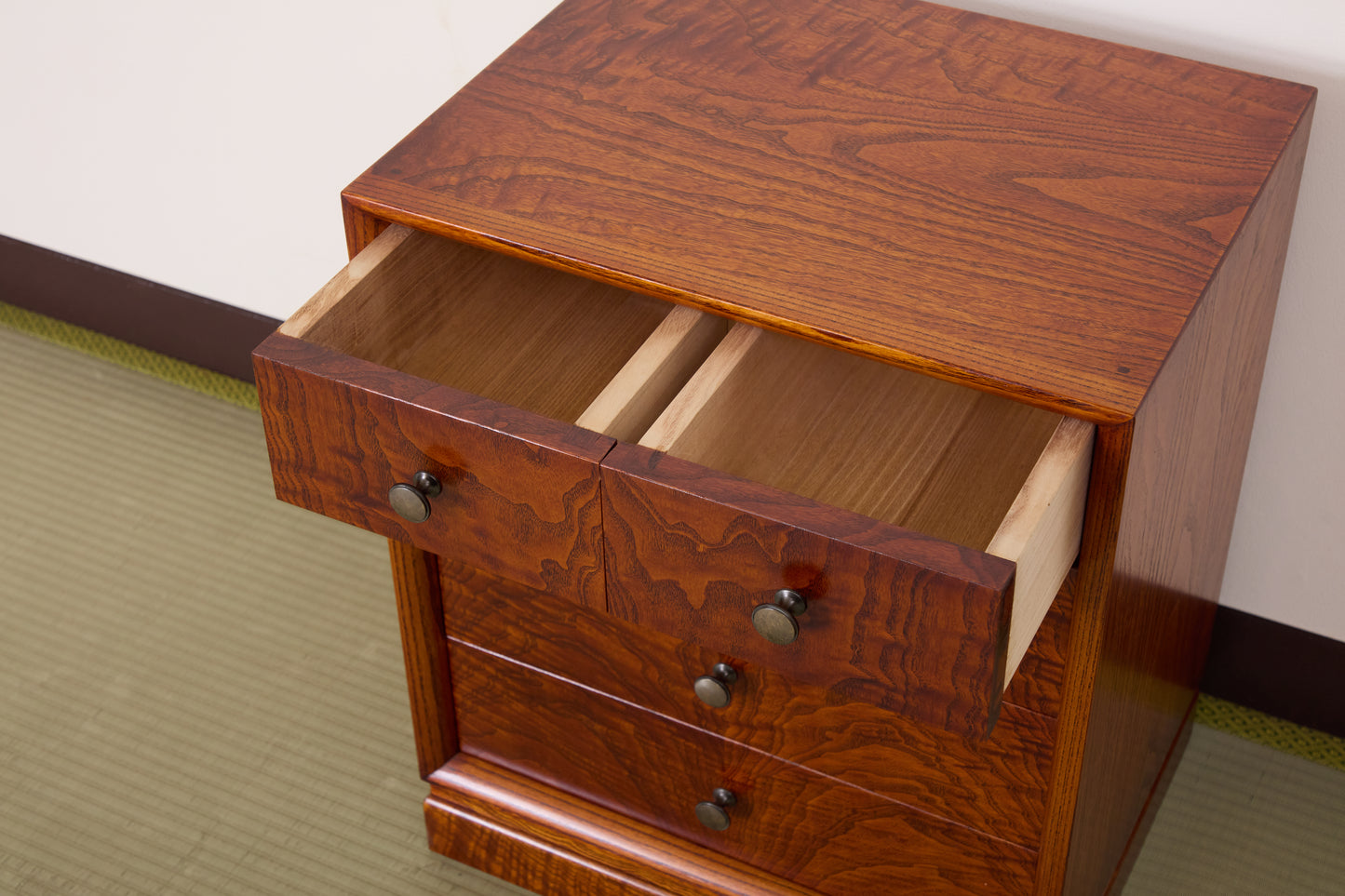 三本和好カラクリタンス001