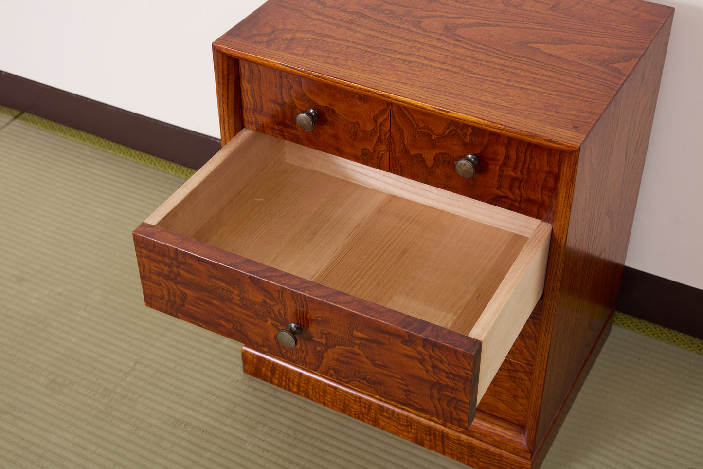 三本和好カラクリタンス001