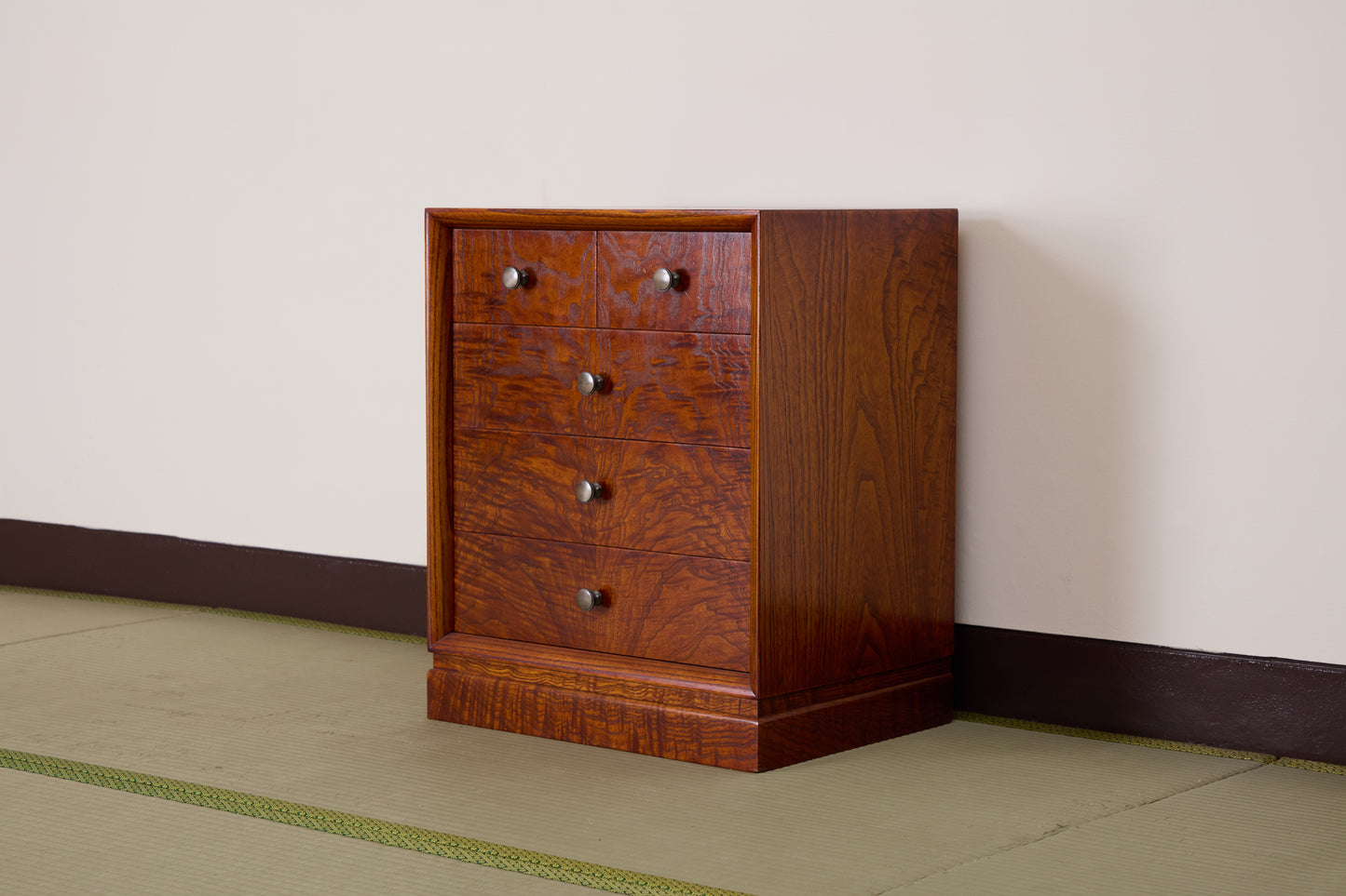 三本和好カラクリタンス001